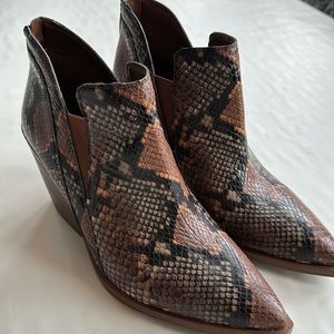 Vince Camuto Gradesha western bootie size 9.5M